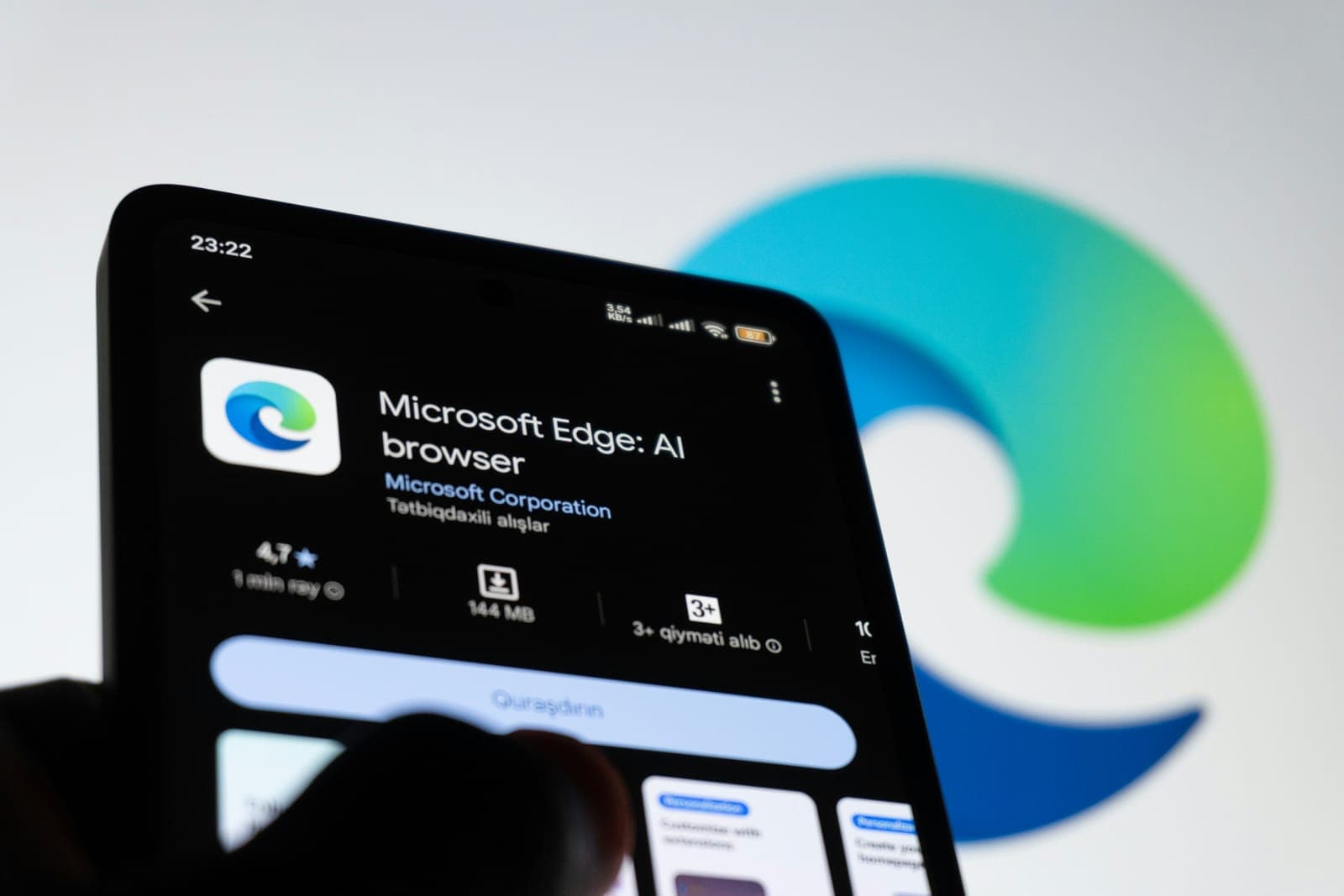 Smartphone met een AI-browser in de app store