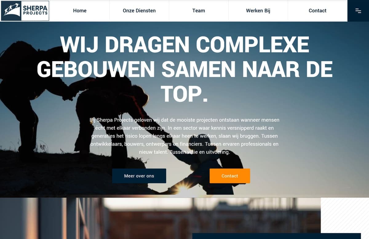 Homepage van sherpaprojects.nl met bouwvakker bij zonsopgang en de kop 'Wij dragen complexe gebouwen samen naar de top'