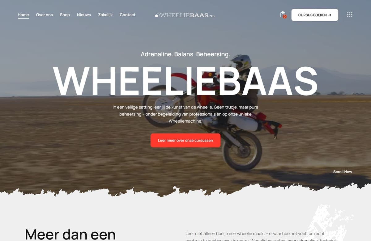 Homepage van wheeliebaas.nl met motorrijder in een wheelie en de kop 'Wheeliebaas'